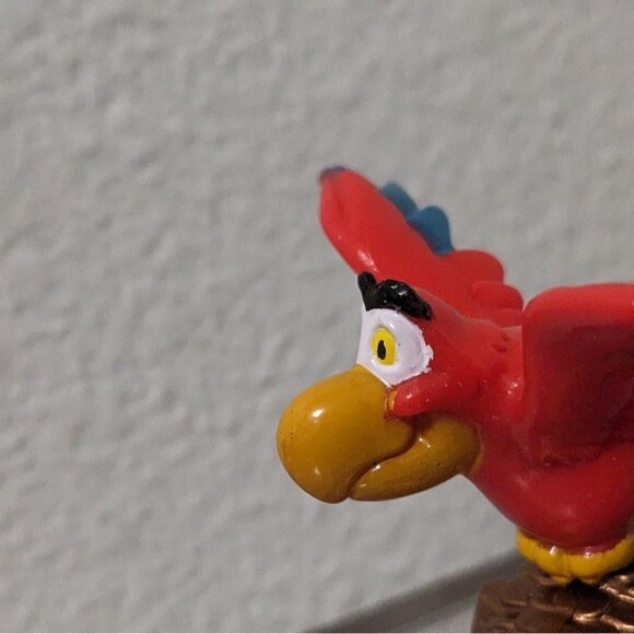 McDonalds Disney Aladdin Iago Parrot Bird On Gold Coins Cart Toy 1996, 2.25" - Picture 7 of 9